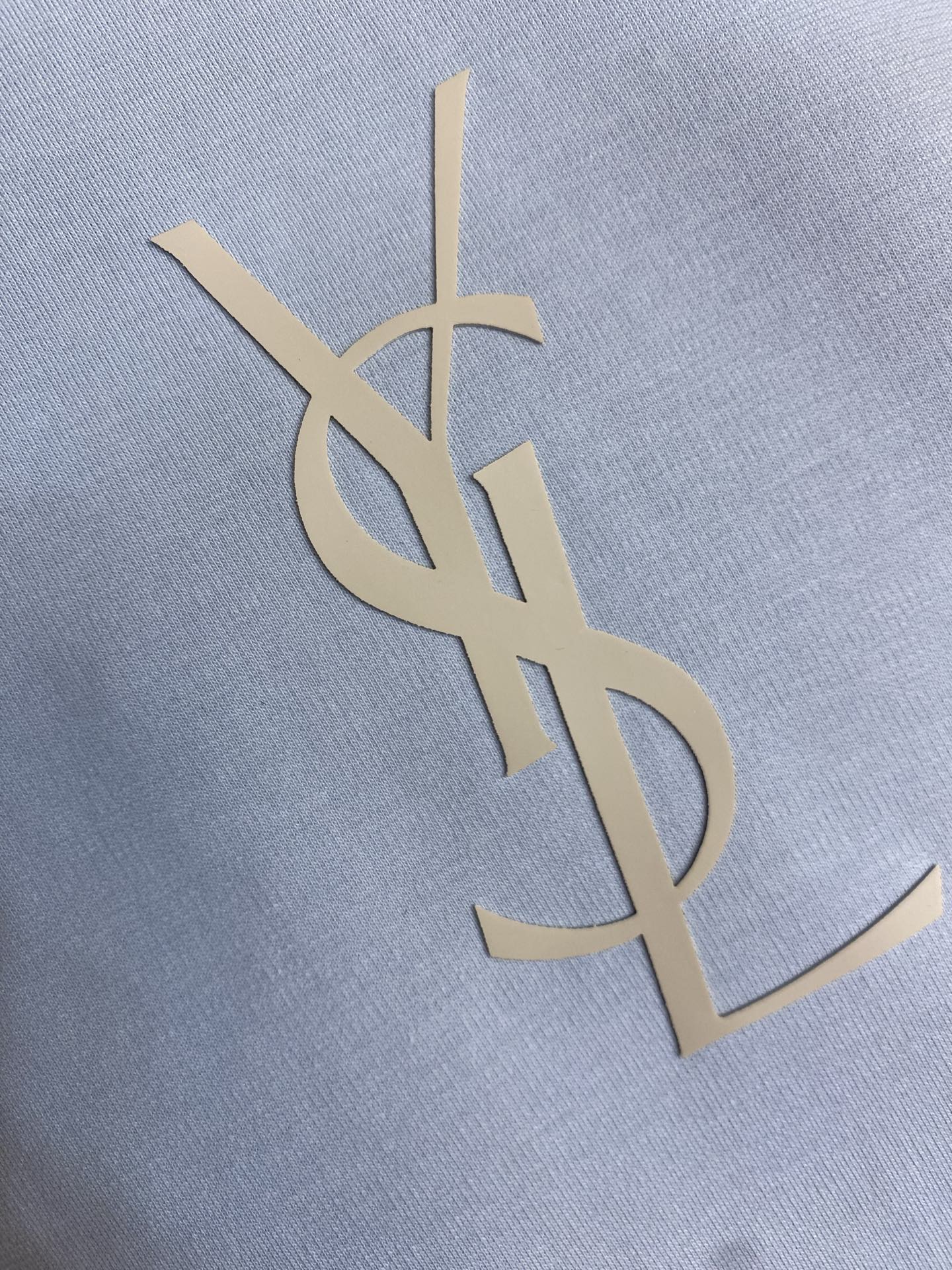 🌟🌟 YSL马卡龙大字母短袖T恤YSL夏季马卡龙色系基础款大Logo短袖，把法式慵懒与轻奢调性完美融合，