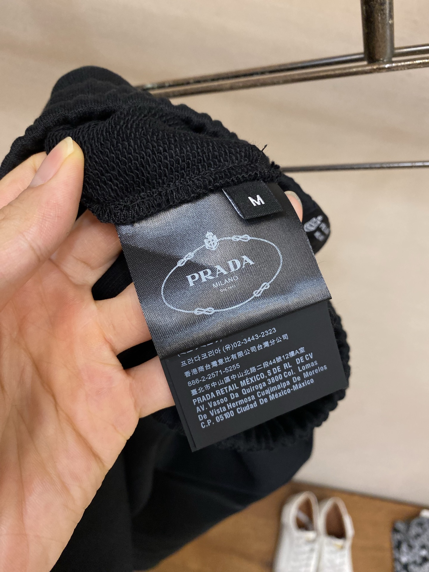 🌟🌟Prada，男士休闲短裤👍 最新款上身版型无敌正！绝对可以闭眼收的一款此款裤子非常百搭，弹力腰围,日
