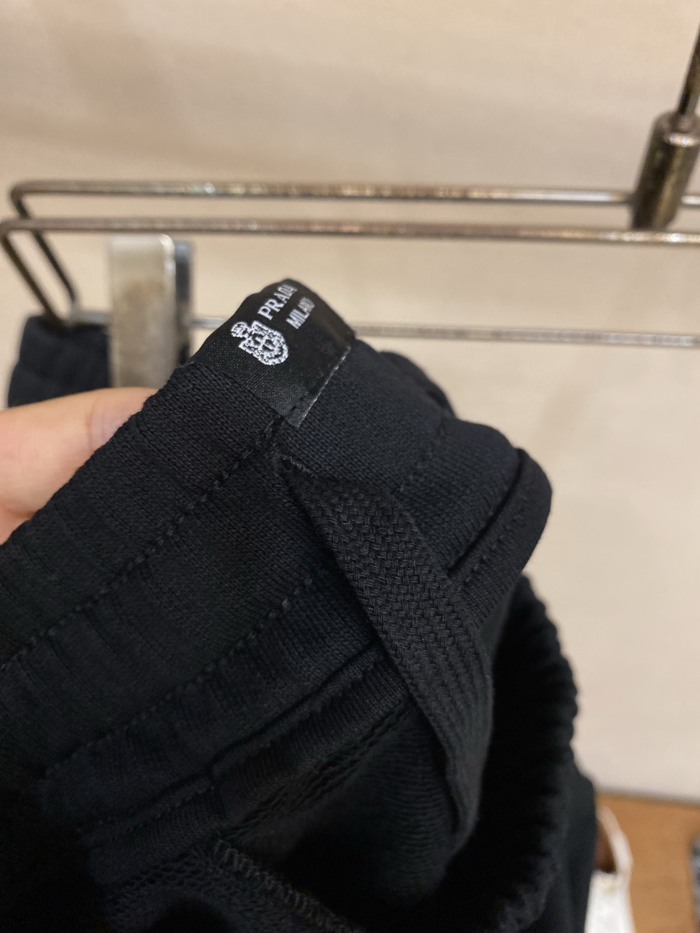 🌟🌟Prada，男士休闲短裤👍 最新款上身版型无敌正！绝对可以闭眼收的一款此款裤子非常百搭，弹力腰围,日