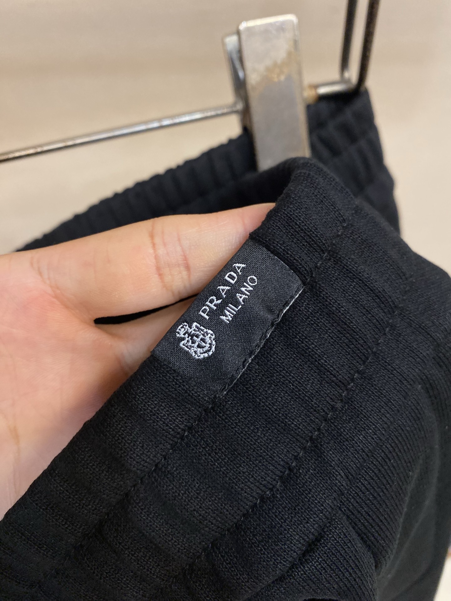 🌟🌟Prada，男士休闲短裤👍 最新款上身版型无敌正！绝对可以闭眼收的一款此款裤子非常百搭，弹力腰围,日