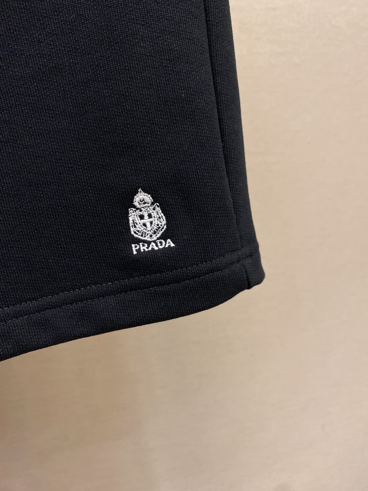 🌟🌟Prada，男士休闲短裤👍 最新款上身版型无敌正！绝对可以闭眼收的一款此款裤子非常百搭，弹力腰围,日