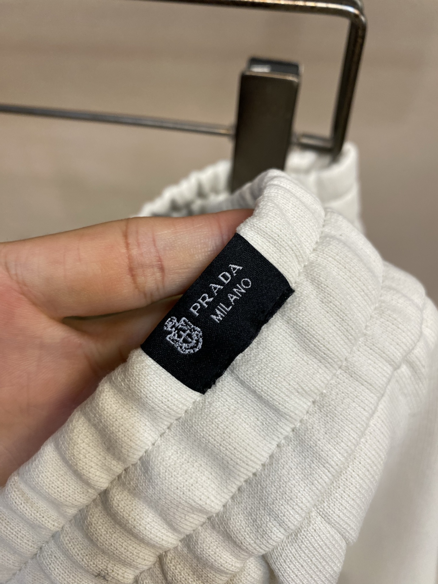🌟🌟Prada，男士休闲短裤👍 最新款上身版型无敌正！绝对可以闭眼收的一款此款裤子非常百搭，弹力腰围,日