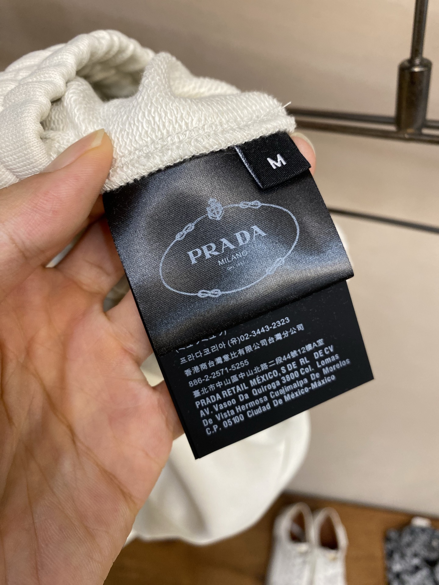 🌟🌟Prada，男士休闲短裤👍 最新款上身版型无敌正！绝对可以闭眼收的一款此款裤子非常百搭，弹力腰围,日