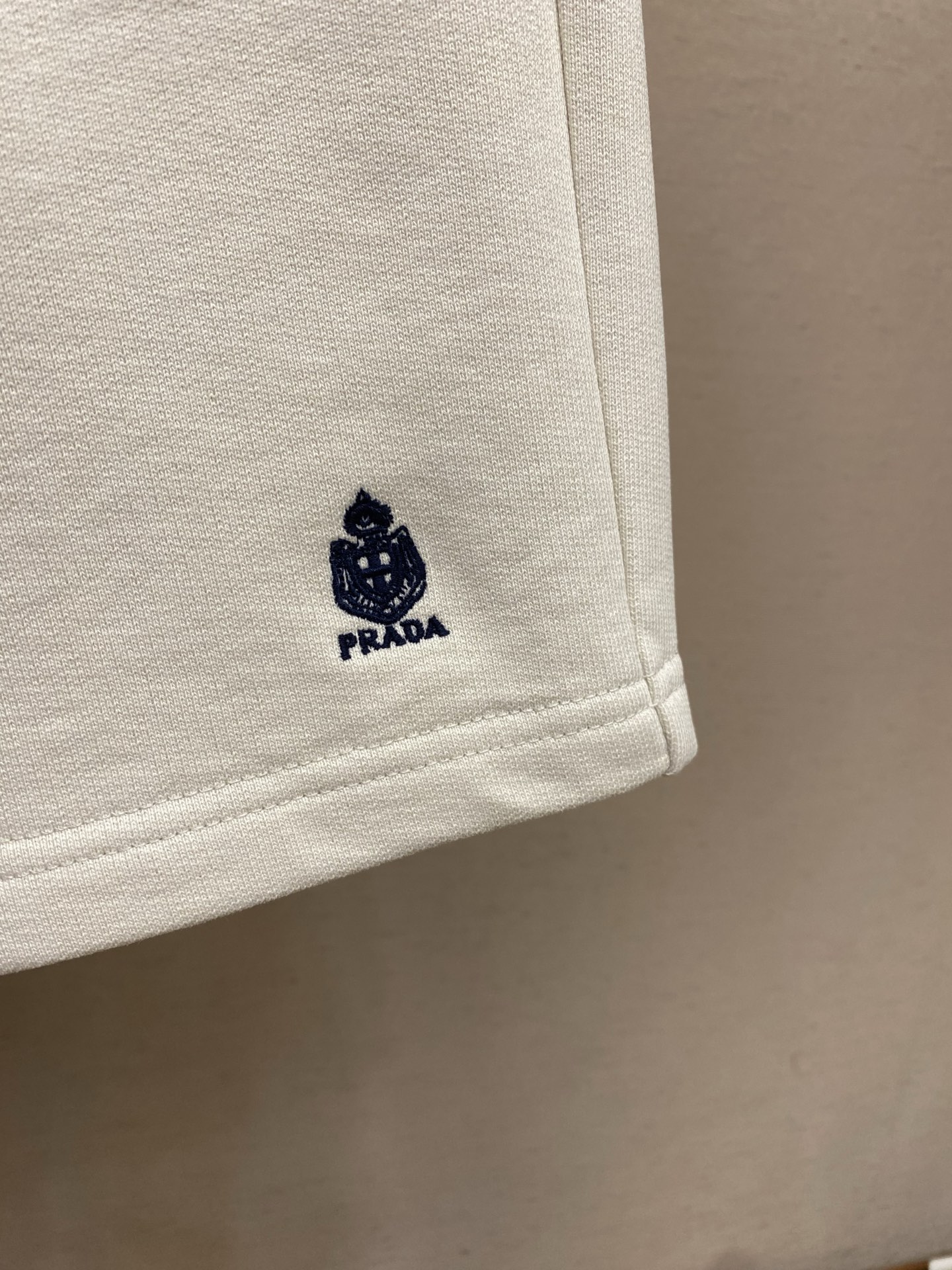 🌟🌟Prada，男士休闲短裤👍 最新款上身版型无敌正！绝对可以闭眼收的一款此款裤子非常百搭，弹力腰围,日
