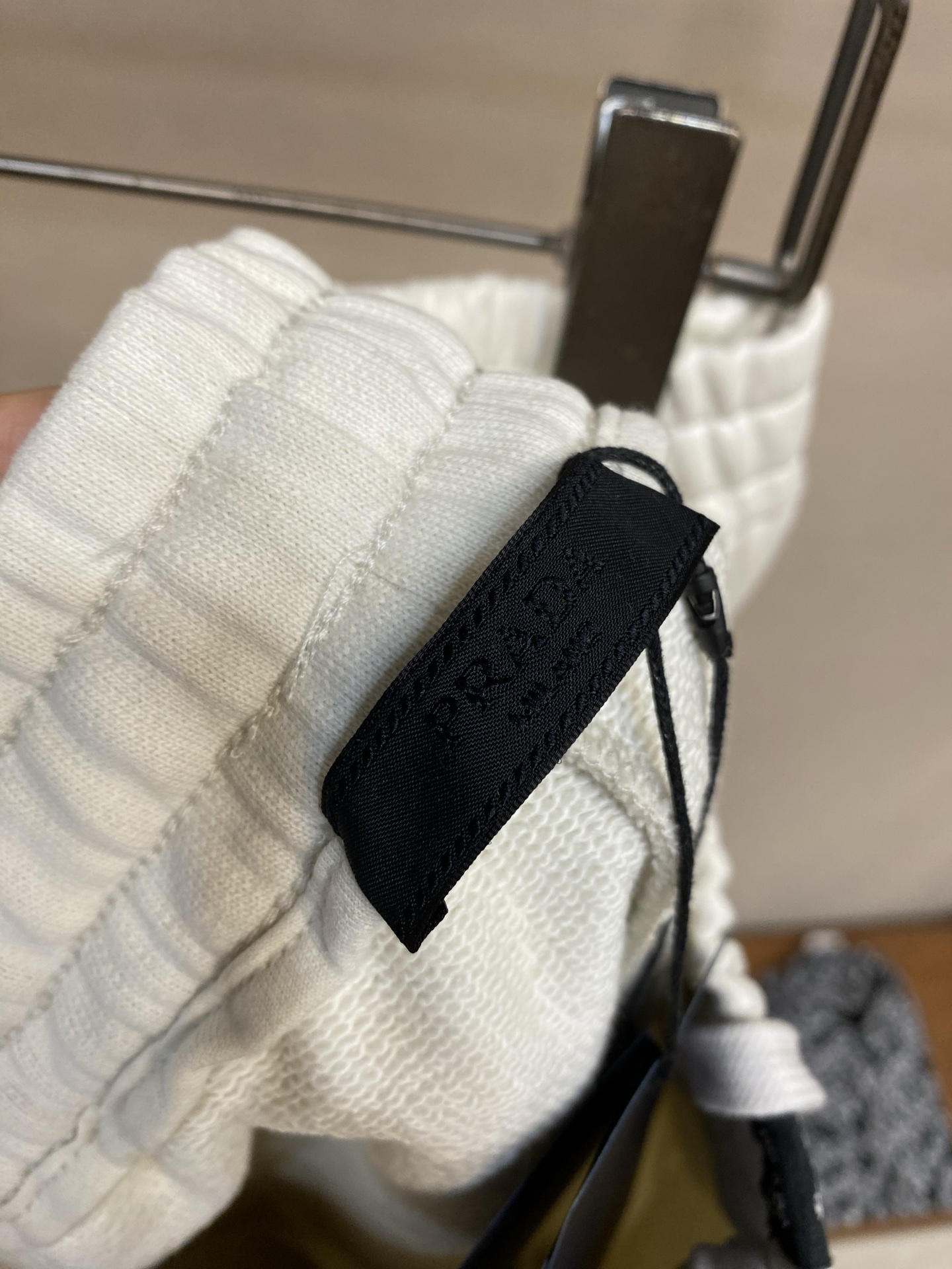 🌟🌟Prada，男士休闲短裤👍 最新款上身版型无敌正！绝对可以闭眼收的一款此款裤子非常百搭，弹力腰围,日