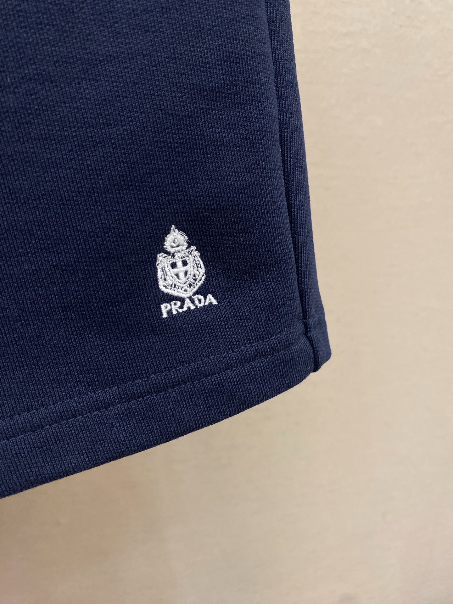🌟🌟Prada，男士休闲短裤👍 最新款上身版型无敌正！绝对可以闭眼收的一款此款裤子非常百搭，弹力腰围,日