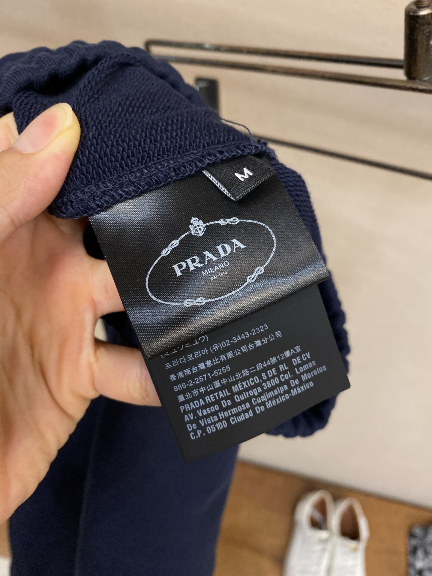 🌟🌟Prada，男士休闲短裤👍 最新款上身版型无敌正！绝对可以闭眼收的一款此款裤子非常百搭，弹力腰围,日