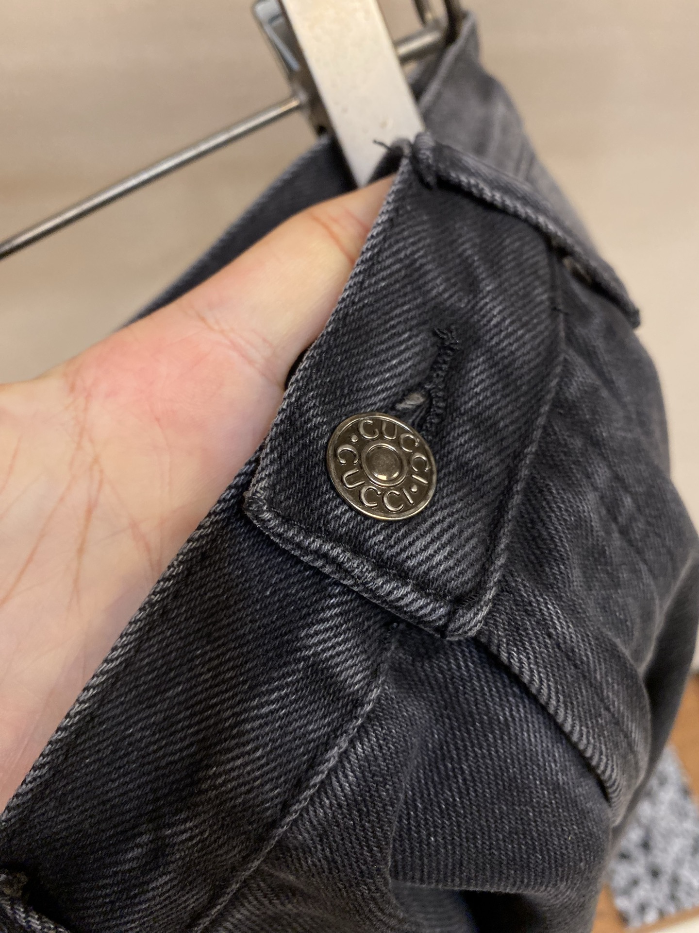 🌟🌟Gucci，古驰锁扣牛仔长裤本款式采用意大利产的优质棉质丹宁布以提供恰到好处的舒适度和合身感，同时保