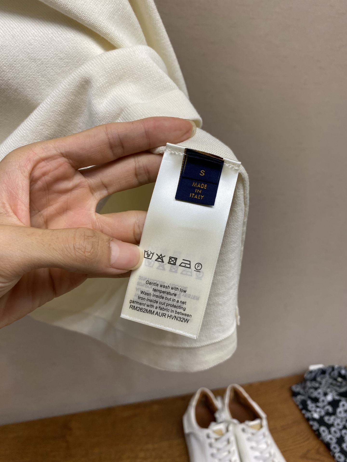 🌟🌟 1V，路易 26ss夏季新款字母手势拼色刺绣针织短袖T恤尺码：S-XL