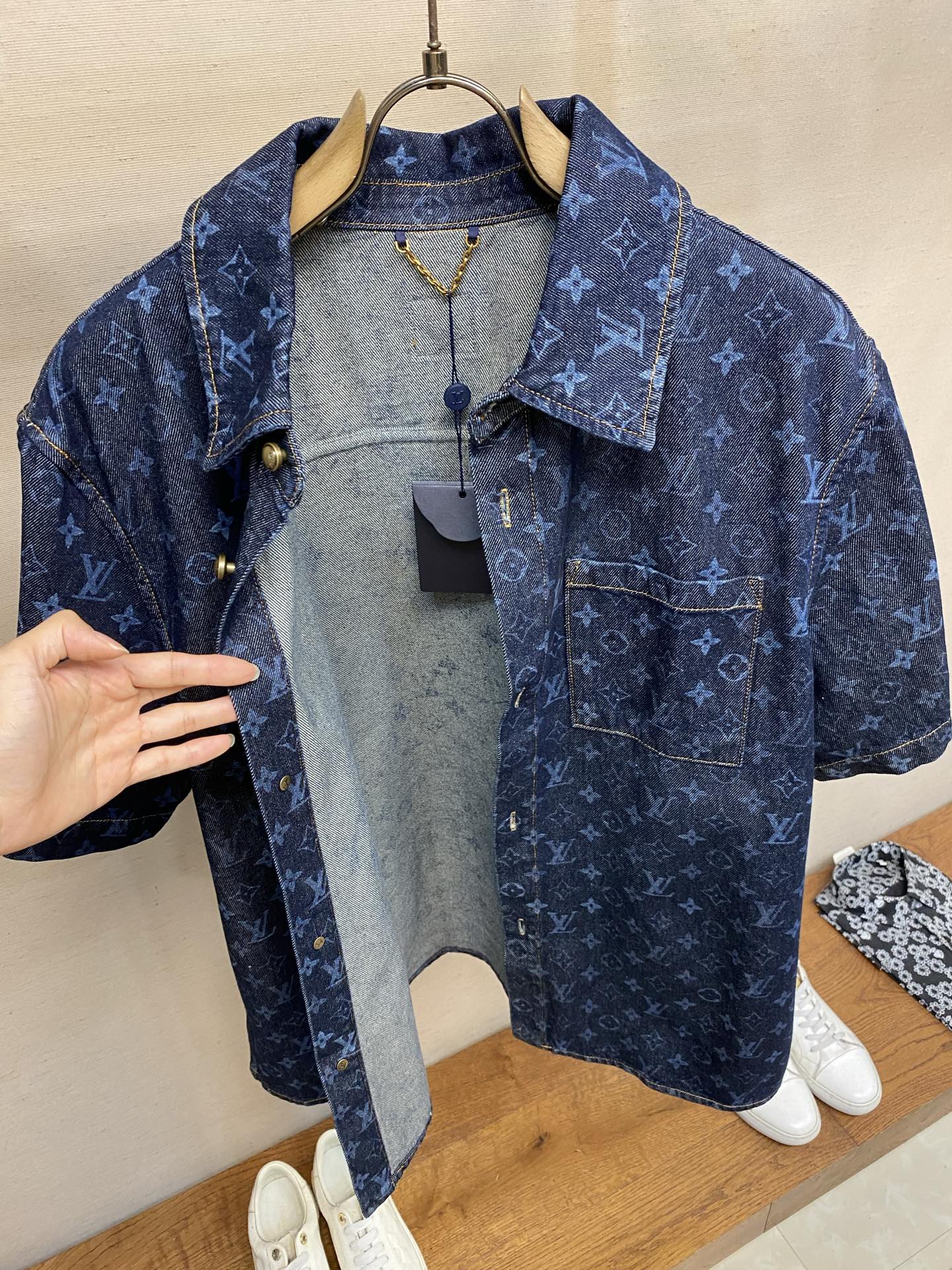 루이비통 남성 반팔 132333 Louis Vuitton T Shirt 썸네일 이미지
