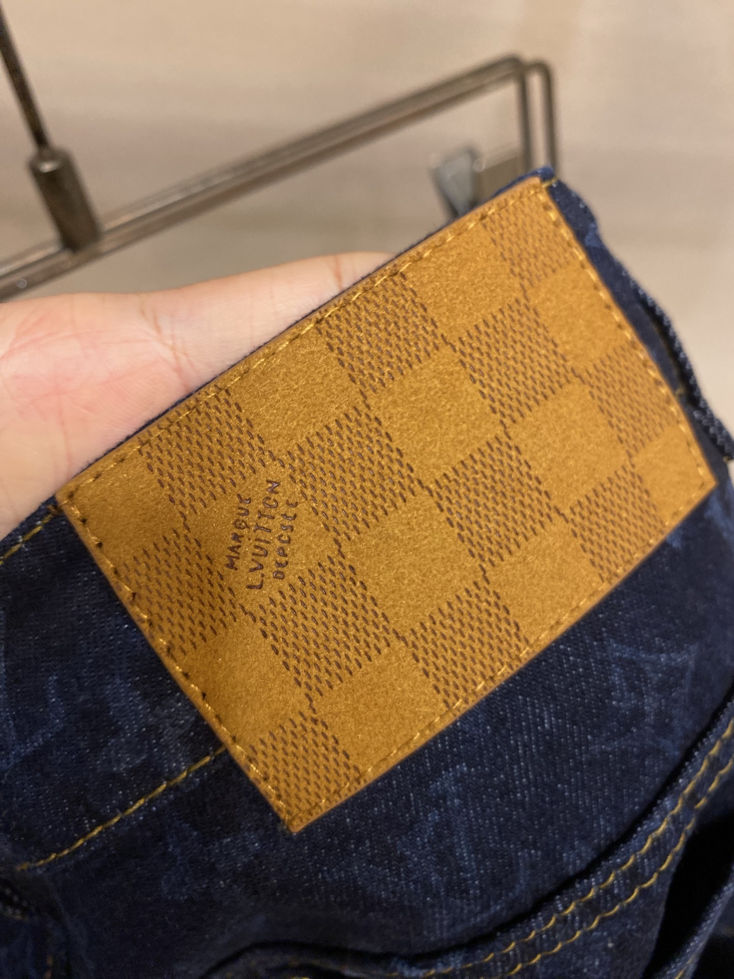 루이비통 26FW 남성 반바지 131826 Louis Vuitton Shorts 썸네일 이미지