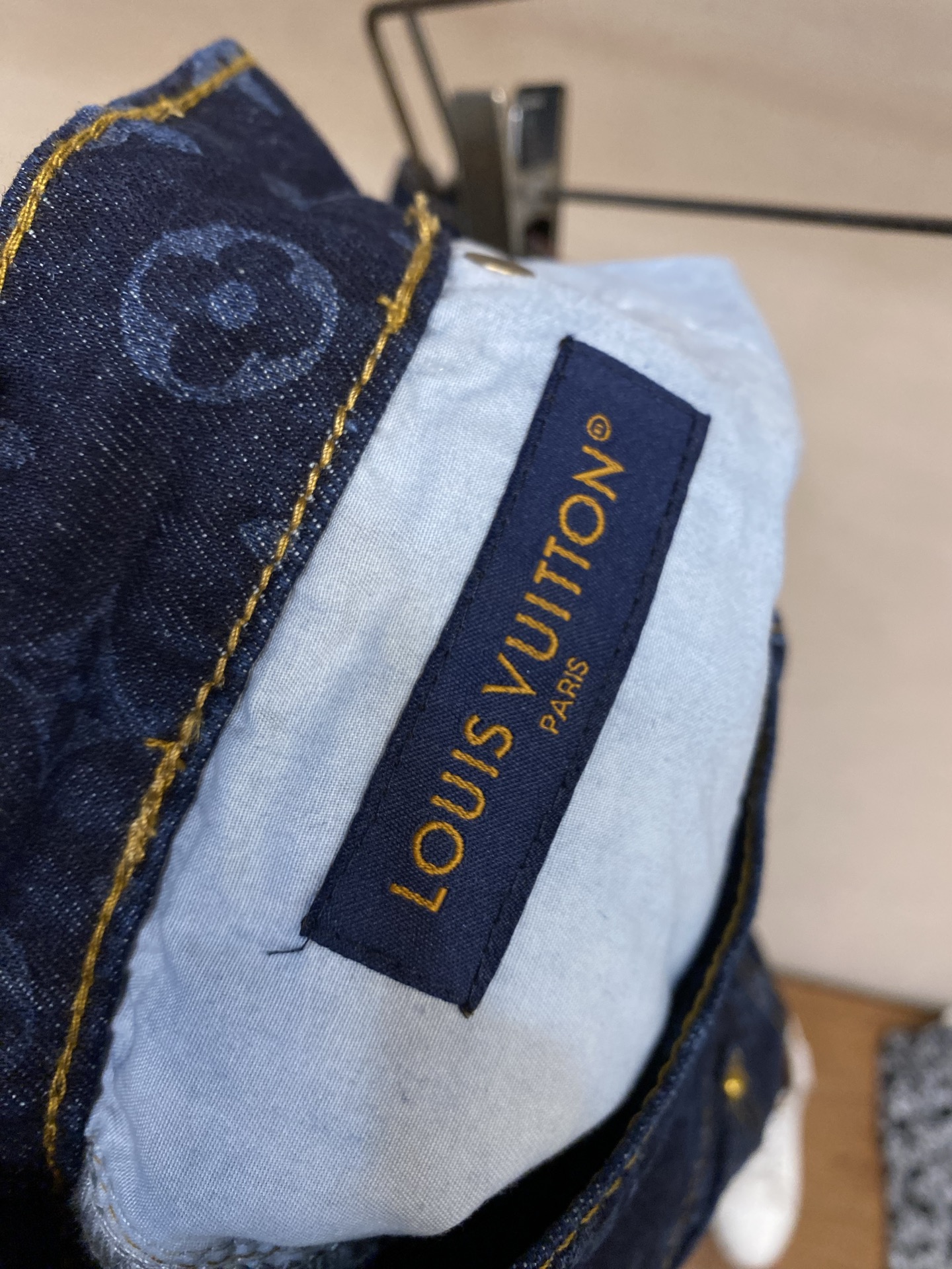 루이비통 26FW 남성 반바지 131826 Louis Vuitton Shorts 썸네일 이미지