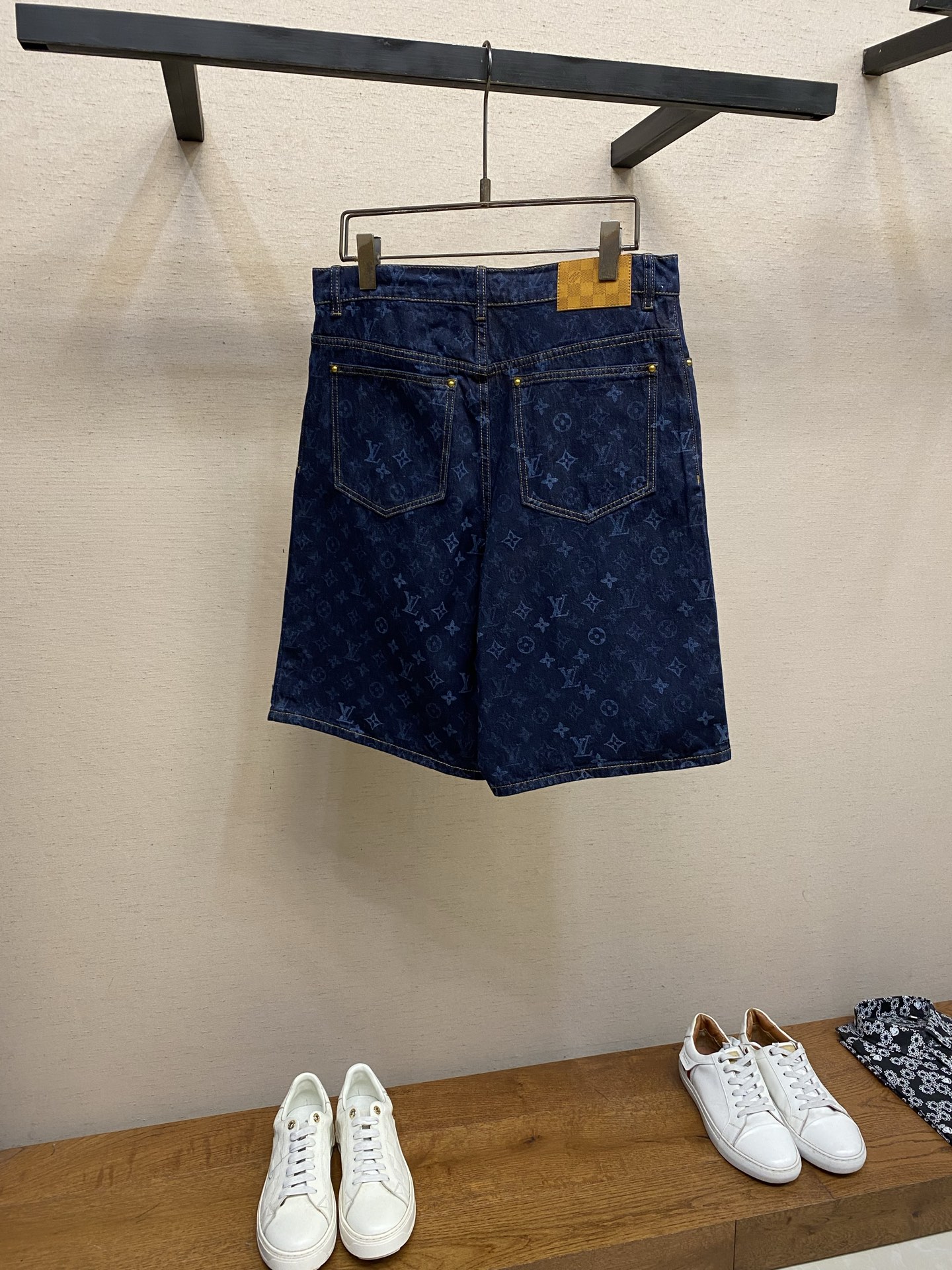루이비통 26FW 남성 반바지 131826 Louis Vuitton Shorts 썸네일 이미지