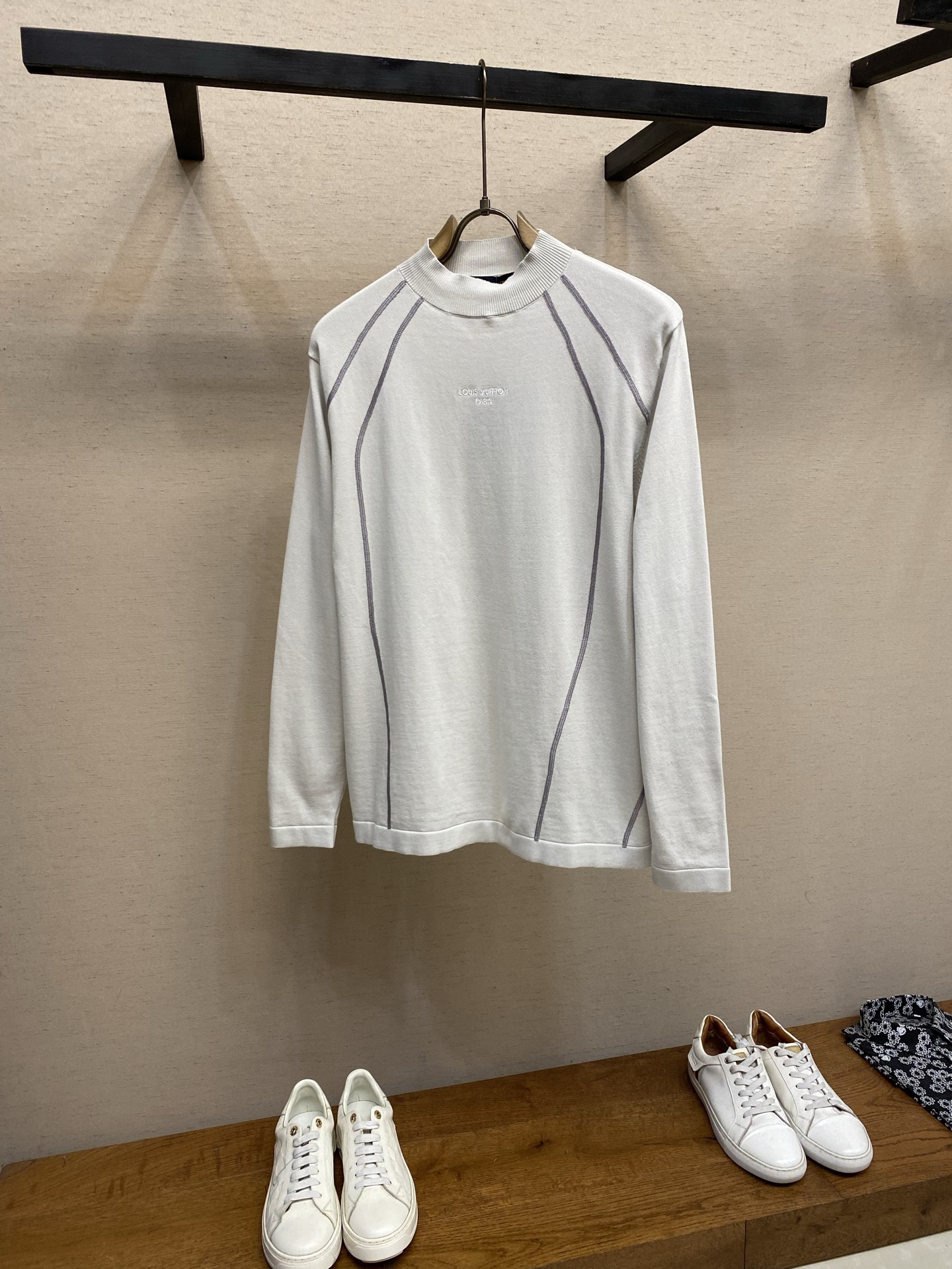 NO:930927,1V, Louis 26SS monogram embroidered color block stitching half turtleneck long-sleeved sweater Size S-XL, Louis vuitton,198609091V,,路易 26SS字母刺绣拼色缝线饰半高领长袖针织衫 尺码S-XL,,louis vuitton,,Men's clothing