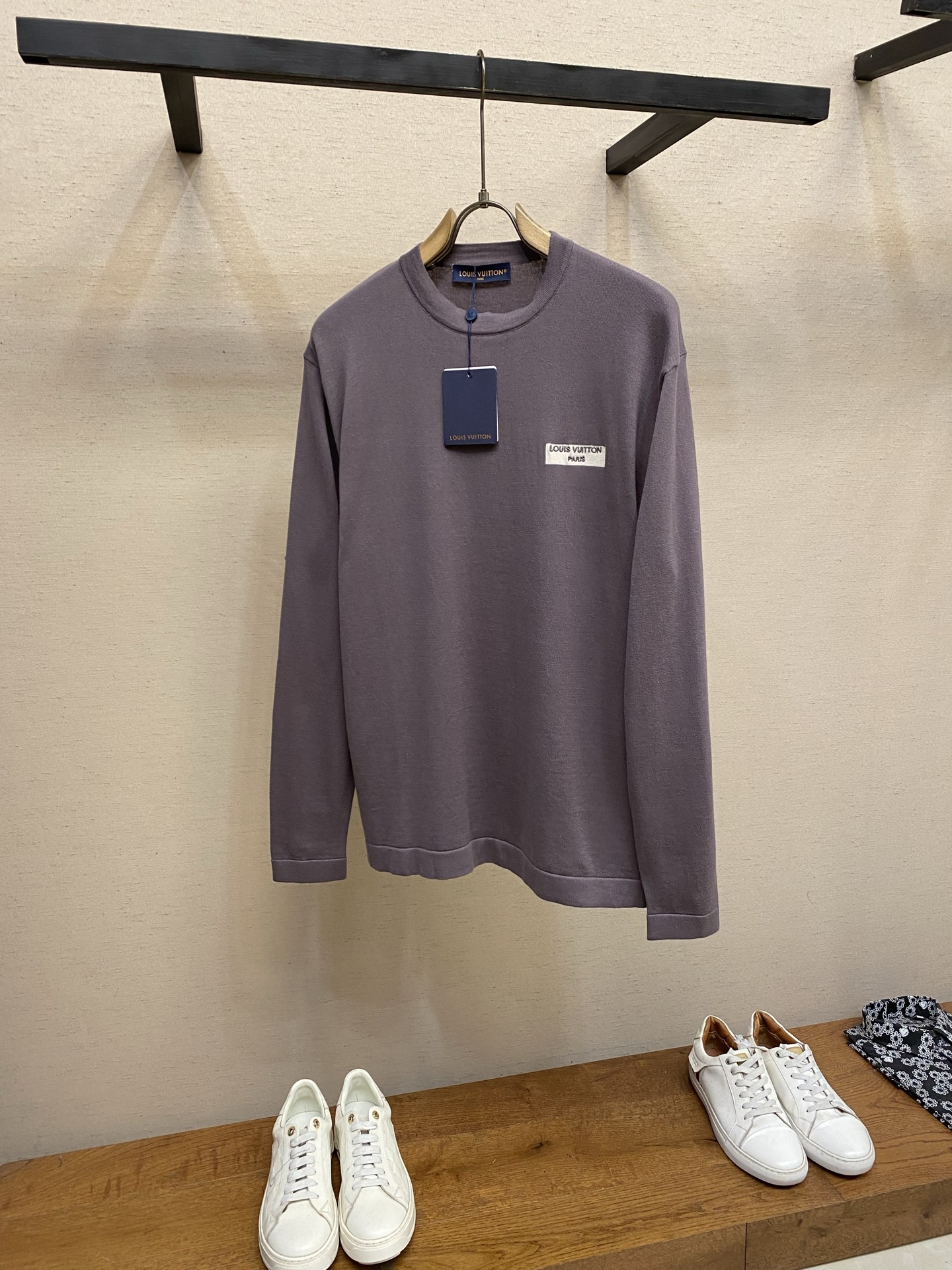 NO:930920,1V,,Louis 26SS intarsia embroidered letter logo long-sleeved sweater, sizes S-XL,,louis vuitton,198609091V,,路易 26SS嵌花刺绣字母logo长袖针织衫 尺码S-XL,,louis vuitton,,Men's clothing