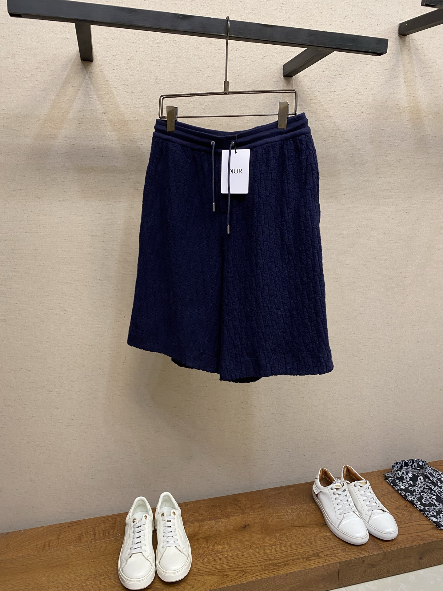 NO:936429,(shorts),,Dior cotton terry jacquard logo shorts, genuine 14500 purchased and developed, custom cotton terry jacquard, custom dyed 1*1 rib 380g, positioning cutting machine, fabric jacquard, custom 11 eyelets, custom 11 zippers, custom 11 bells, custom 11 waist rope, custom 11 trademarks, fit version, size S-XL, dior, shorts,19860909（短裤）,,Dior 棉质毛圈布提花Logo标识短裤 正品14500购入开发 定制棉质毛巾提花布 定染1*1罗纹380克 定位裁床 面料提花 定制11鸡眼 定制11拉链 定制11吊钟 定制11腰绳 定制11商标 合身版型 尺码S-XL,,dior,shorts,,Men's clothing