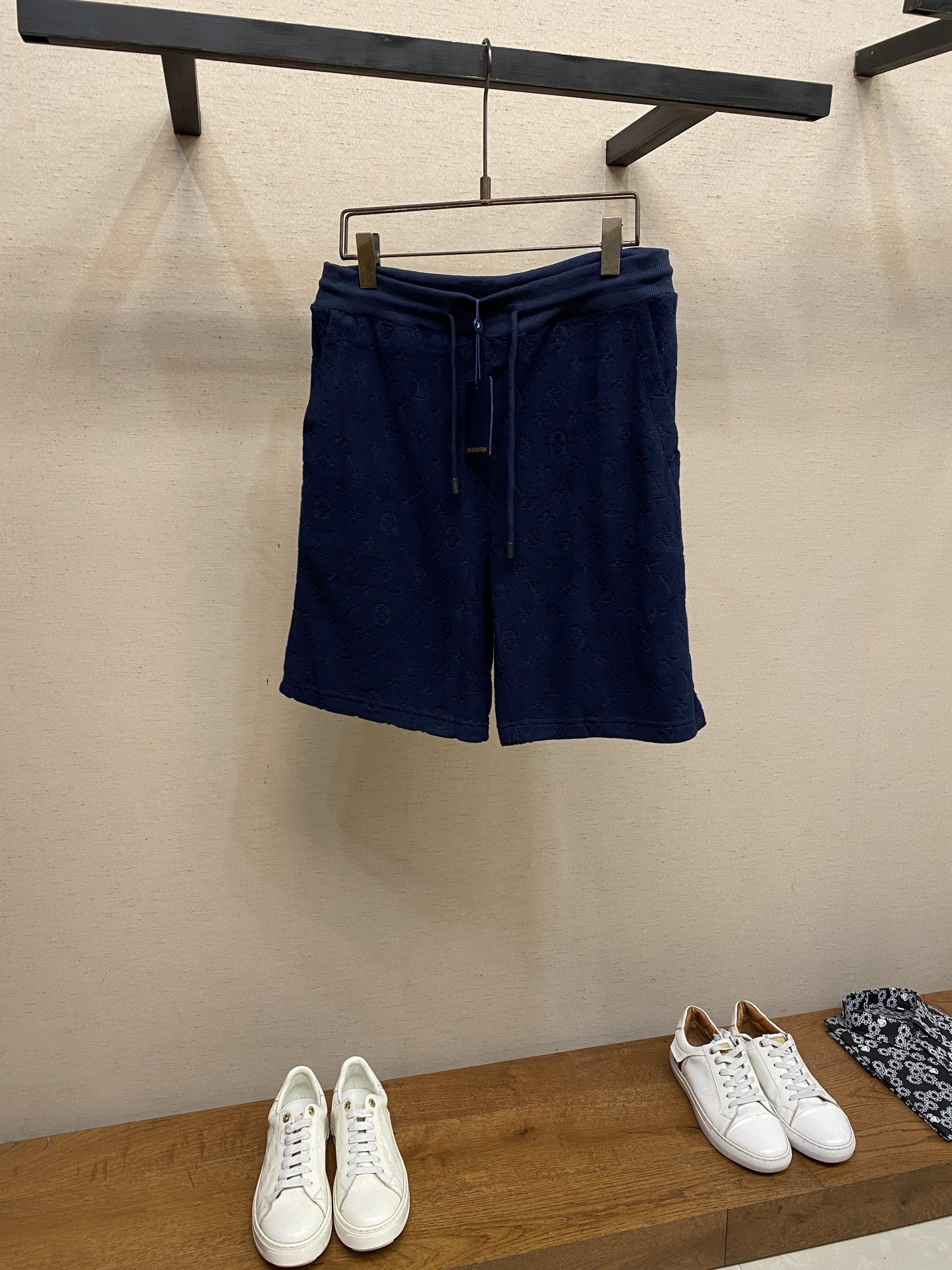 NO:936426,(shorts),,1V MONOGRAM terry shorts, genuine 10,000 purchased and developed, LV jacquard French terry cloth 350g, compact cotton pocket cloth 180g, 2*2 rib 420g, embossed jacquard, fabric fermentation wash, customized 11 bells, customized 11 ropes, customized 11 trademarks, loose fit, size S-XL,,louis vuitton,shorts,19860909（短裤）,,1V MONOGRAM毛圈布短裤 正品10000购入开发 LV提花法式毛巾布350克紧密棉口袋布180克 2*2罗纹420克 浮雕提花 面料酵洗 定制11吊钟 定制11绳子 定制11商标 宽松版型 尺码S-XL,,louis vuitton,shorts,,Men's clothing