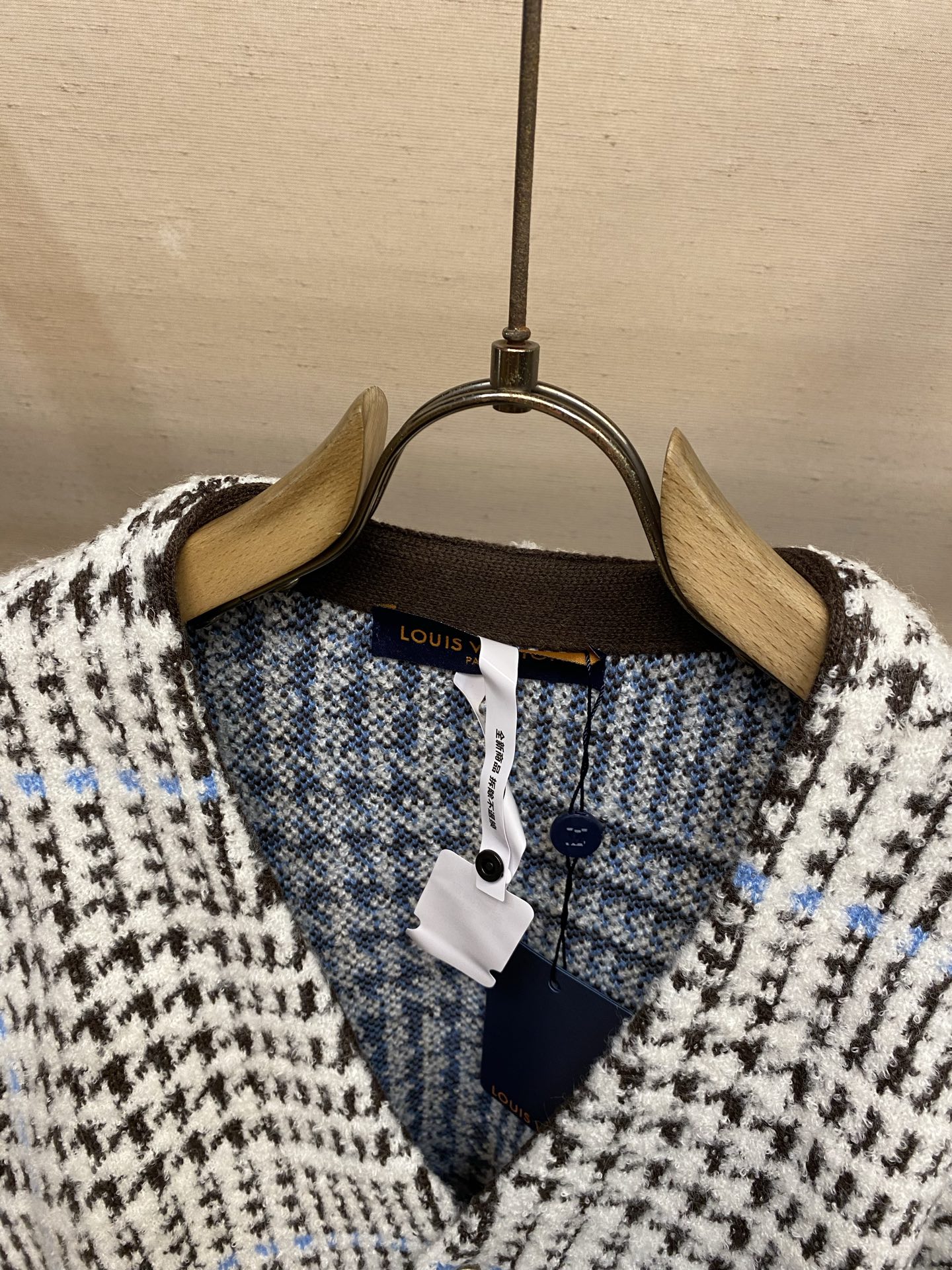 루이비통 체크 V넥 남성 가디건 상세 이미지 3