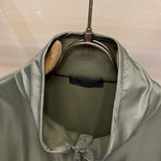 🌟🌟Prada,,棉质拼接尼龙卫衣 面料选择: 采用双材质分段拼接,立领、门襟区域为高密尼龙面料,衣身、袖子、下摆等选用 🌟🌟Prada,,棉质拼接尼龙卫衣 面料选择: 采用双材质分段拼接,立领、门襟区域为高密尼龙面料,衣身、袖子、下摆等选用