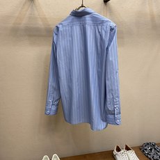 🌟🌟Celine,,饰刺绣经典条纹衬衫 面料选择: 选用百分百棉府绸面料,纯棉纤维能快速吸湿排汗,长时间穿着也清爽不闷 🌟🌟Celine,,饰刺绣经典条纹衬衫 面料选择: 选用百分百棉府绸面料,纯棉纤维能快速吸湿排汗,长时间穿着也清爽不闷