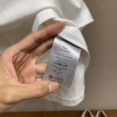 🌟🌟Dior,,2026早秋系列 巴洛克风格精美刺绣棉质半袖T恤 这款T恤全新演绎 Dior 衣橱的主打单品,彰显 Di 🌟🌟Dior,,2026早秋系列 巴洛克风格精美刺绣棉质半袖T恤 这款T恤全新演绎 Dior 衣橱的主打单品,彰显 Di