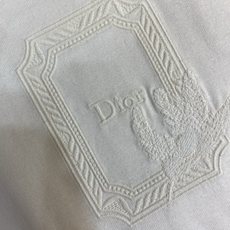 🌟🌟Dior,,2026早秋系列 巴洛克风格精美刺绣棉质半袖T恤 这款T恤全新演绎 Dior 衣橱的主打单品,彰显 Di 🌟🌟Dior,,2026早秋系列 巴洛克风格精美刺绣棉质半袖T恤 这款T恤全新演绎 Dior 衣橱的主打单品,彰显 Di