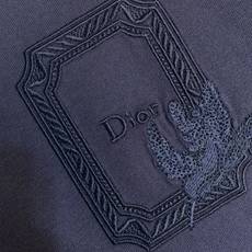 🌟🌟Dior,,2026早秋系列 巴洛克风格精美刺绣棉质半袖T恤 这款T恤全新演绎 Dior 衣橱的主打单品,彰显 Di 🌟🌟Dior,,2026早秋系列 巴洛克风格精美刺绣棉质半袖T恤 这款T恤全新演绎 Dior 衣橱的主打单品,彰显 Di