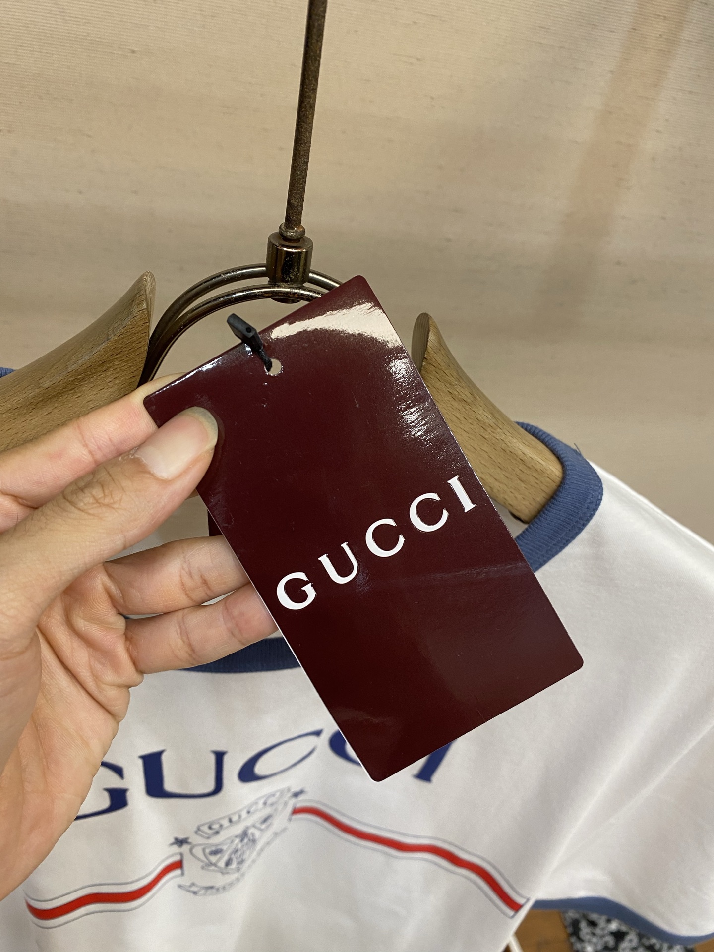 🌟🌟Gucci,,行李员印花圆领短袖 ⚠️原,400购买;白色轻质针织棉、蓝色滚边、Firenze 1921行李员徽章印 🌟🌟Gucci,,行李员印花圆领短袖 ⚠️原,400购买;白色轻质针织棉、蓝色滚边、Firenze 1921行李员徽章印