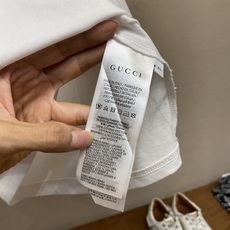 🌟🌟Gucci,,行李员印花圆领短袖 ⚠️原,400购买;白色轻质针织棉、蓝色滚边、Firenze 1921行李员徽章印 🌟🌟Gucci,,行李员印花圆领短袖 ⚠️原,400购买;白色轻质针织棉、蓝色滚边、Firenze 1921行李员徽章印