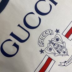 🌟🌟Gucci,,行李员印花圆领短袖 ⚠️原,400购买;白色轻质针织棉、蓝色滚边、Firenze 1921行李员徽章印 🌟🌟Gucci,,行李员印花圆领短袖 ⚠️原,400购买;白色轻质针织棉、蓝色滚边、Firenze 1921行李员徽章印