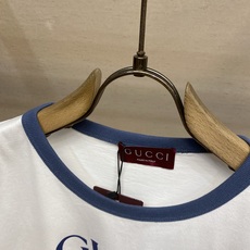 🌟🌟Gucci,,行李员印花圆领短袖 ⚠️原,400购买;白色轻质针织棉、蓝色滚边、Firenze 1921行李员徽章印 🌟🌟Gucci,,行李员印花圆领短袖 ⚠️原,400购买;白色轻质针织棉、蓝色滚边、Firenze 1921行李员徽章印
