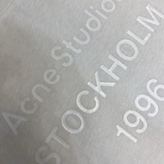 🌟🌟,,Acne Studios本白字母圆领短袖 ⚠️2950购买;有机棉/麻纤维混纺平纹针织面料、正面饰有1996徽标 🌟🌟,,Acne Studios本白字母圆领短袖 ⚠️2950购买;有机棉/麻纤维混纺平纹针织面料、正面饰有1996徽标