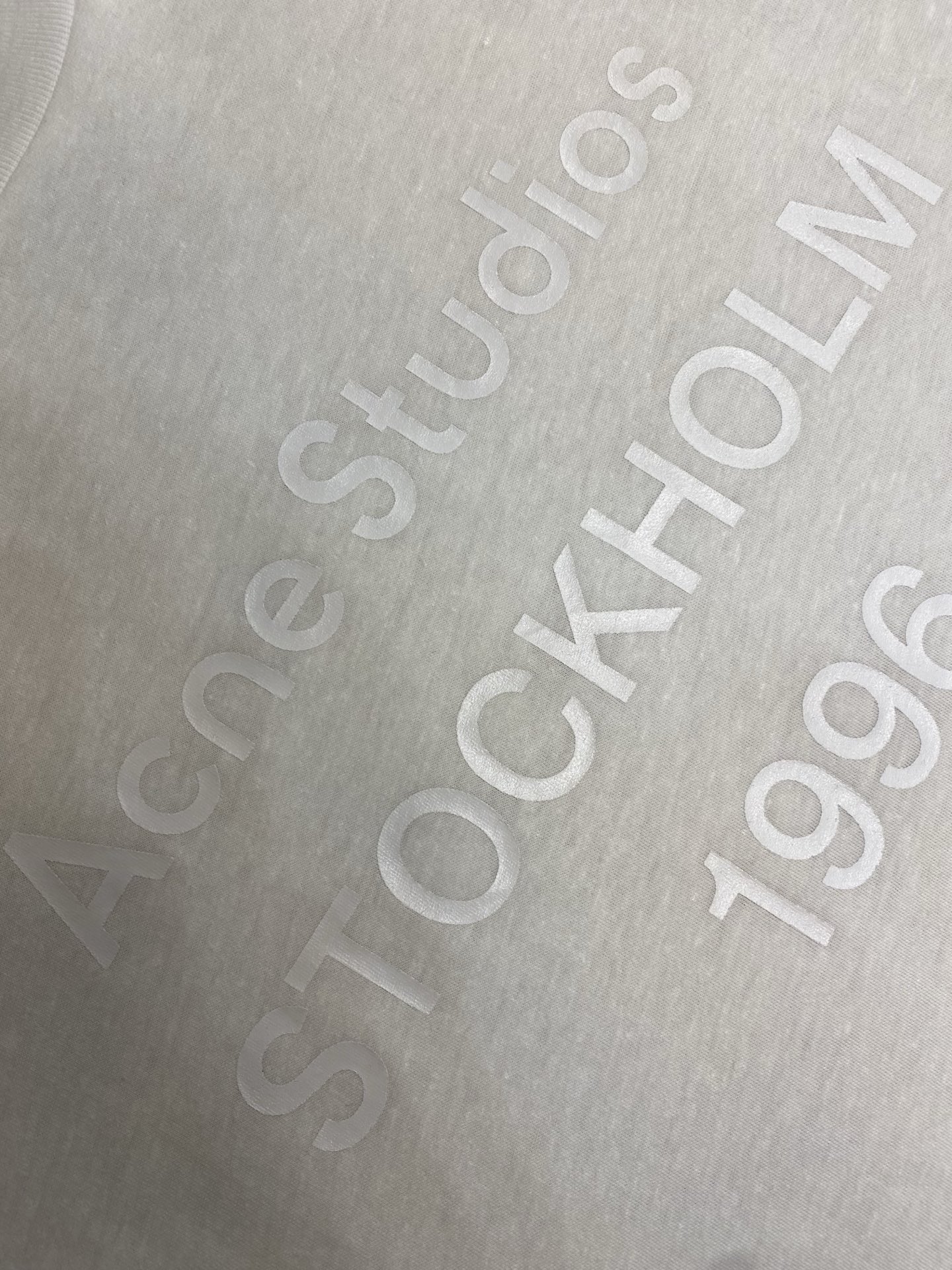 🌟🌟，，Acne Studios本白字母圆领长袖 ⚠️3250购买；有机棉/麻纤维混纺平纹针织面料、正面饰有1996徽标