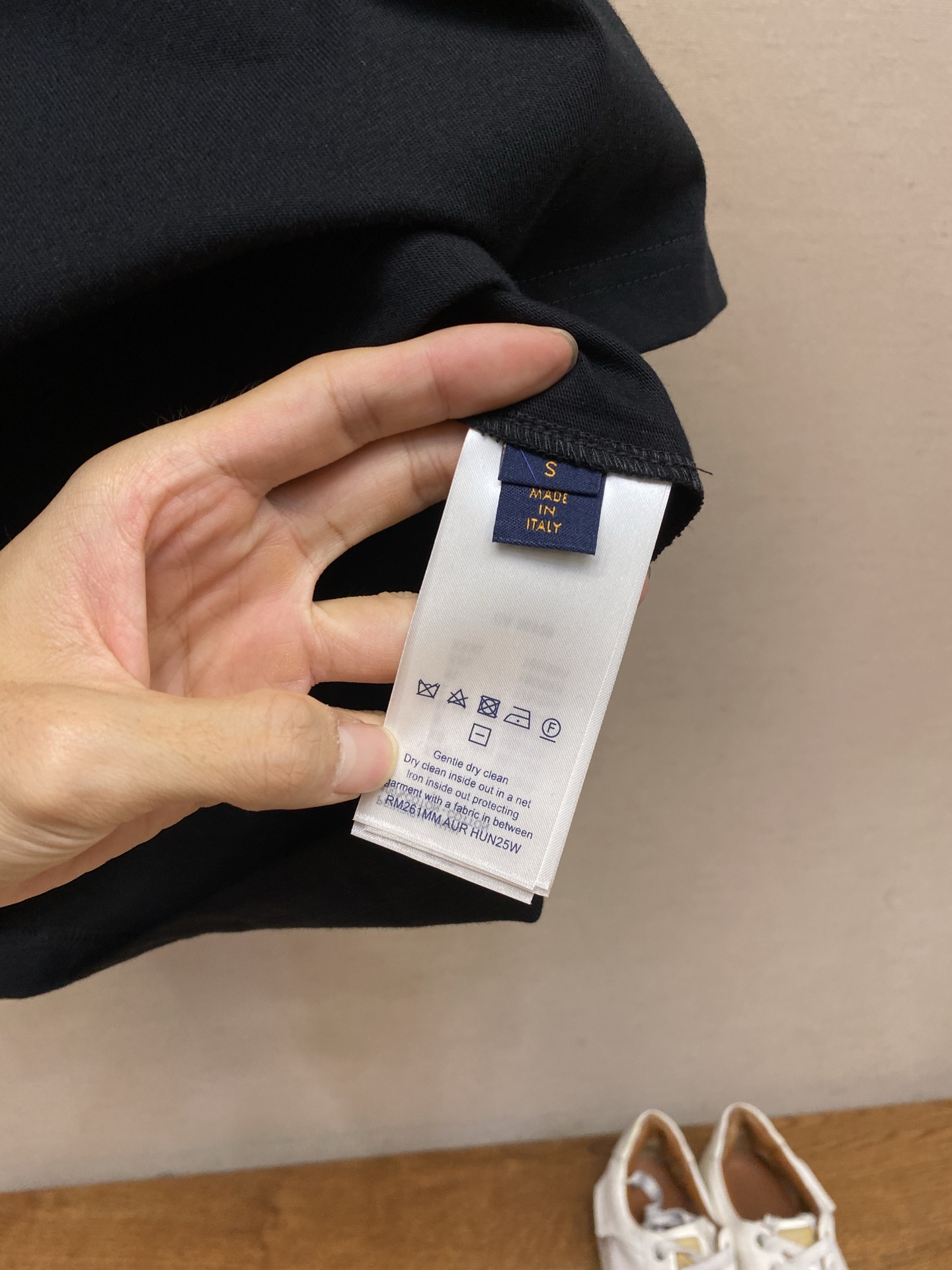 루이비통 LV 엠보스 크루넥 반팔 티셔츠 상세 이미지 8
