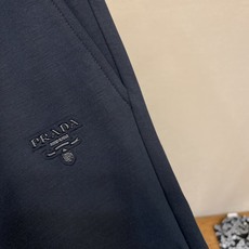 🌟🌟,,Prada 男士休闲短裤👍 最新款上身版型无敌正! 绝对可以闭眼收的一款 此款裤子非常百搭,弹力腰围,日常上班 🌟🌟,,Prada 男士休闲短裤👍 最新款上身版型无敌正! 绝对可以闭眼收的一款 此款裤子非常百搭,弹力腰围,日常上班