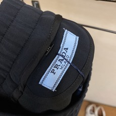 🌟🌟,,Prada 男士休闲短裤👍 最新款上身版型无敌正! 绝对可以闭眼收的一款 此款裤子非常百搭,弹力腰围,日常上班 🌟🌟,,Prada 男士休闲短裤👍 最新款上身版型无敌正! 绝对可以闭眼收的一款 此款裤子非常百搭,弹力腰围,日常上班