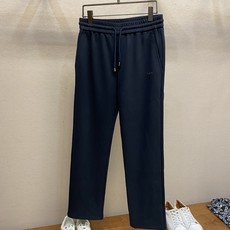 🌟🌟,,Prada 男士休闲短裤👍 最新款上身版型无敌正! 绝对可以闭眼收的一款 此款裤子非常百搭,弹力腰围,日常上班 🌟🌟,,Prada 男士休闲短裤👍 最新款上身版型无敌正! 绝对可以闭眼收的一款 此款裤子非常百搭,弹力腰围,日常上班