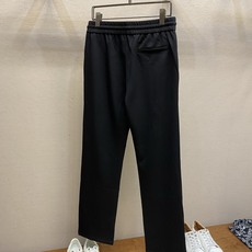 🌟🌟,,Prada 男士休闲短裤👍 最新款上身版型无敌正! 绝对可以闭眼收的一款 此款裤子非常百搭,弹力腰围,日常上班 🌟🌟,,Prada 男士休闲短裤👍 最新款上身版型无敌正! 绝对可以闭眼收的一款 此款裤子非常百搭,弹力腰围,日常上班