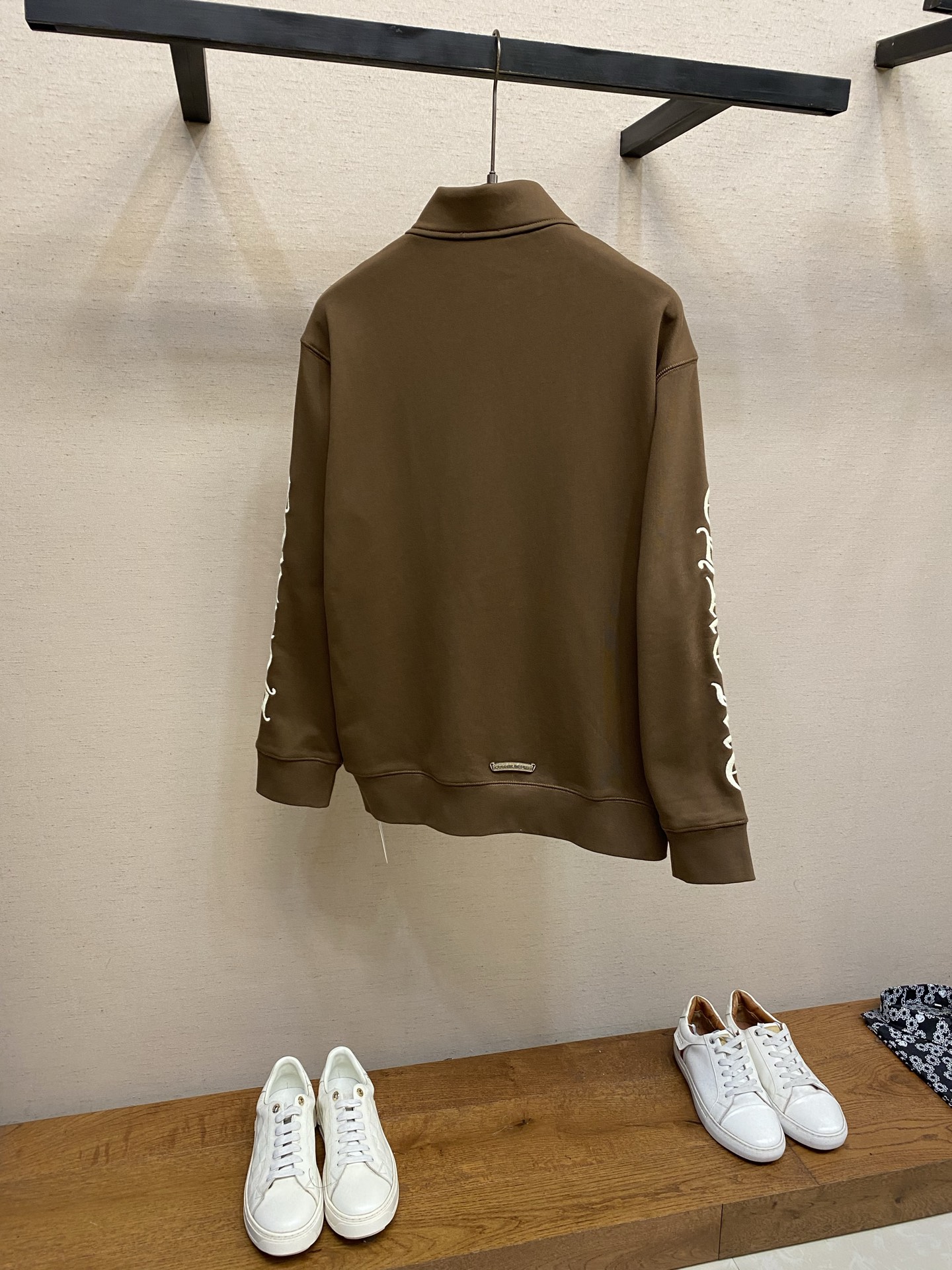 🌟🌟，，Chrome Hearts 刺绣半拉链长袖 定制雾感云窗重磅棉感卫衣布 垂坠挺括 舒适贴肤 醇厚摩卡棕绒感铺陈 