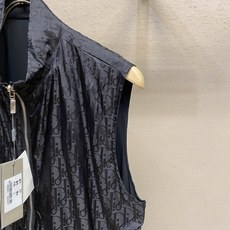 🌟🌟,,Dior 男士休闲定制双面夹克马甲外套。穿上简约干练的休闲双面马甲外套,瞬间重回时髦霸气,又是活力满满的状态。史 🌟🌟,,Dior 男士休闲定制双面夹克马甲外套。穿上简约干练的休闲双面马甲外套,瞬间重回时髦霸气,又是活力满满的状态。史