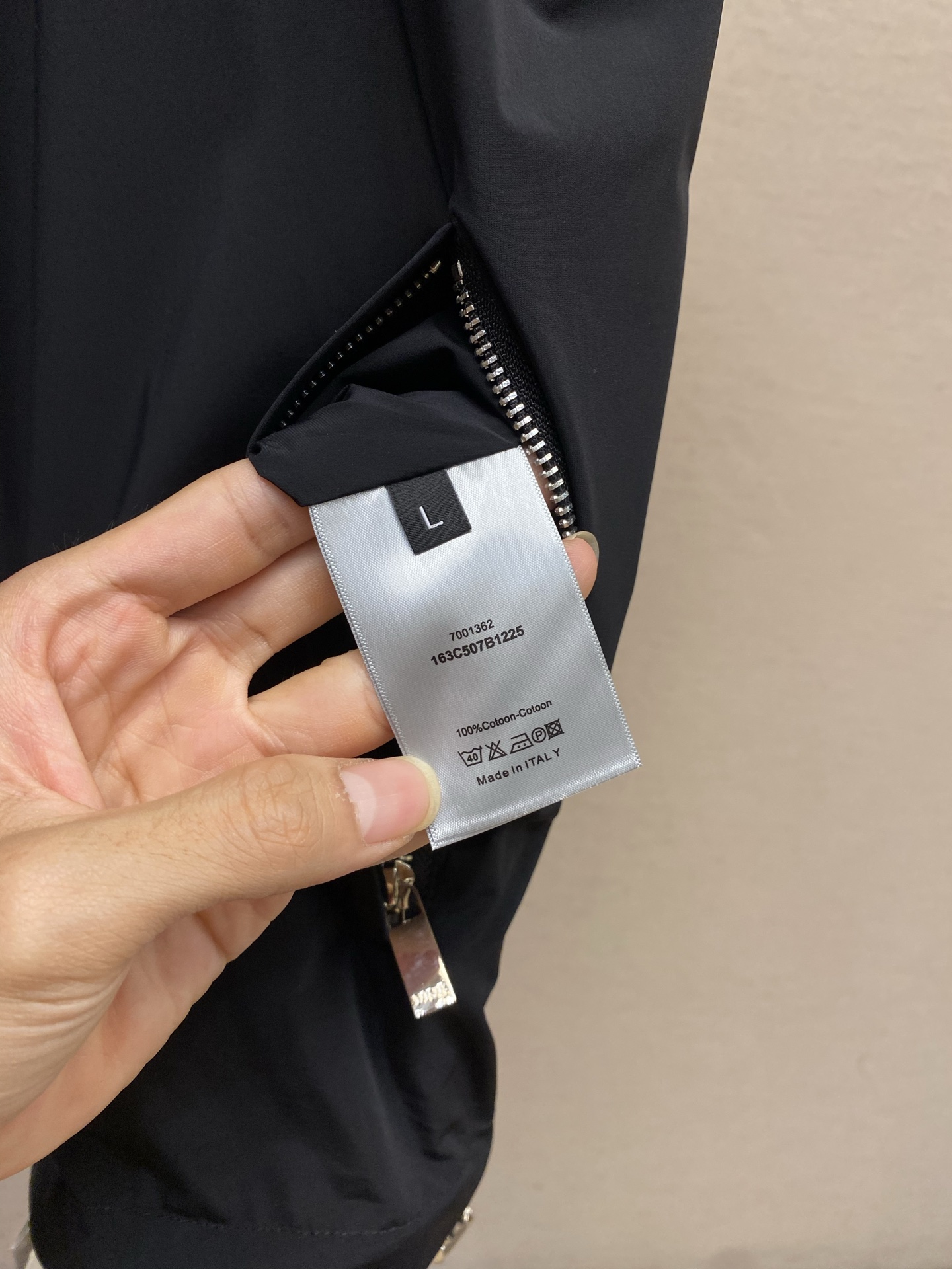 🌟🌟,,Dior 男士休闲定制双面夹克马甲外套。穿上简约干练的休闲双面马甲外套,瞬间重回时髦霸气,又是活力满满的状态。史 🌟🌟,,Dior 男士休闲定制双面夹克马甲外套。穿上简约干练的休闲双面马甲外套,瞬间重回时髦霸气,又是活力满满的状态。史