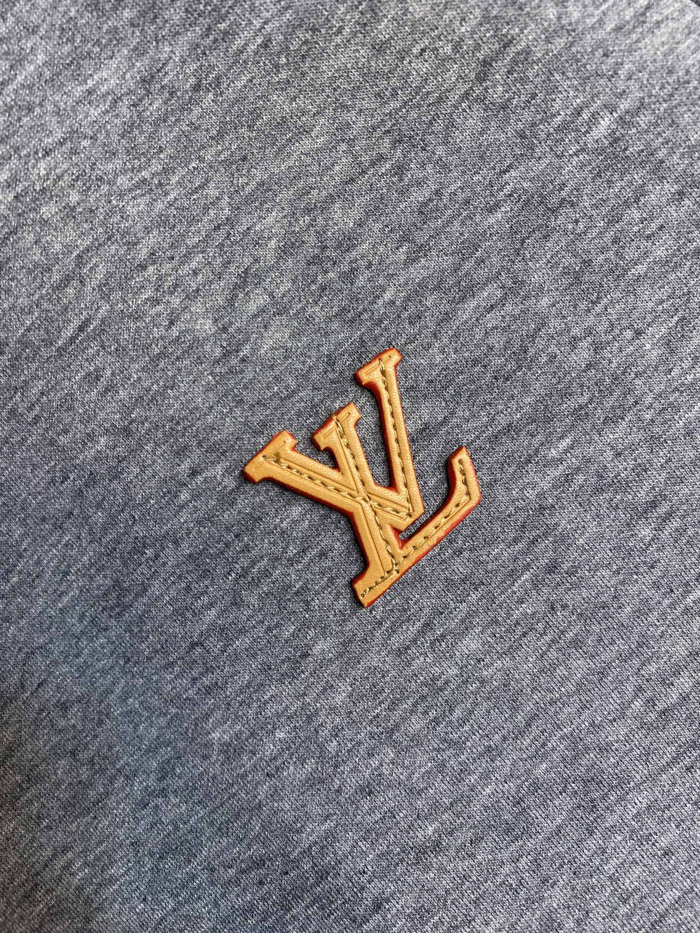 (一套出售,不拆卖)⚠️🌟🌟1V 时尚长袖连帽外套套装,,, 臻选高端弹力纯棉棉面料,手感软糯!质感细腻,无痕防尘免烫立 (一套出售,不拆卖)⚠️🌟🌟1V 时尚长袖连帽外套套装,,, 臻选高端弹力纯棉棉面料,手感软糯!质感细腻,无痕防尘免烫立