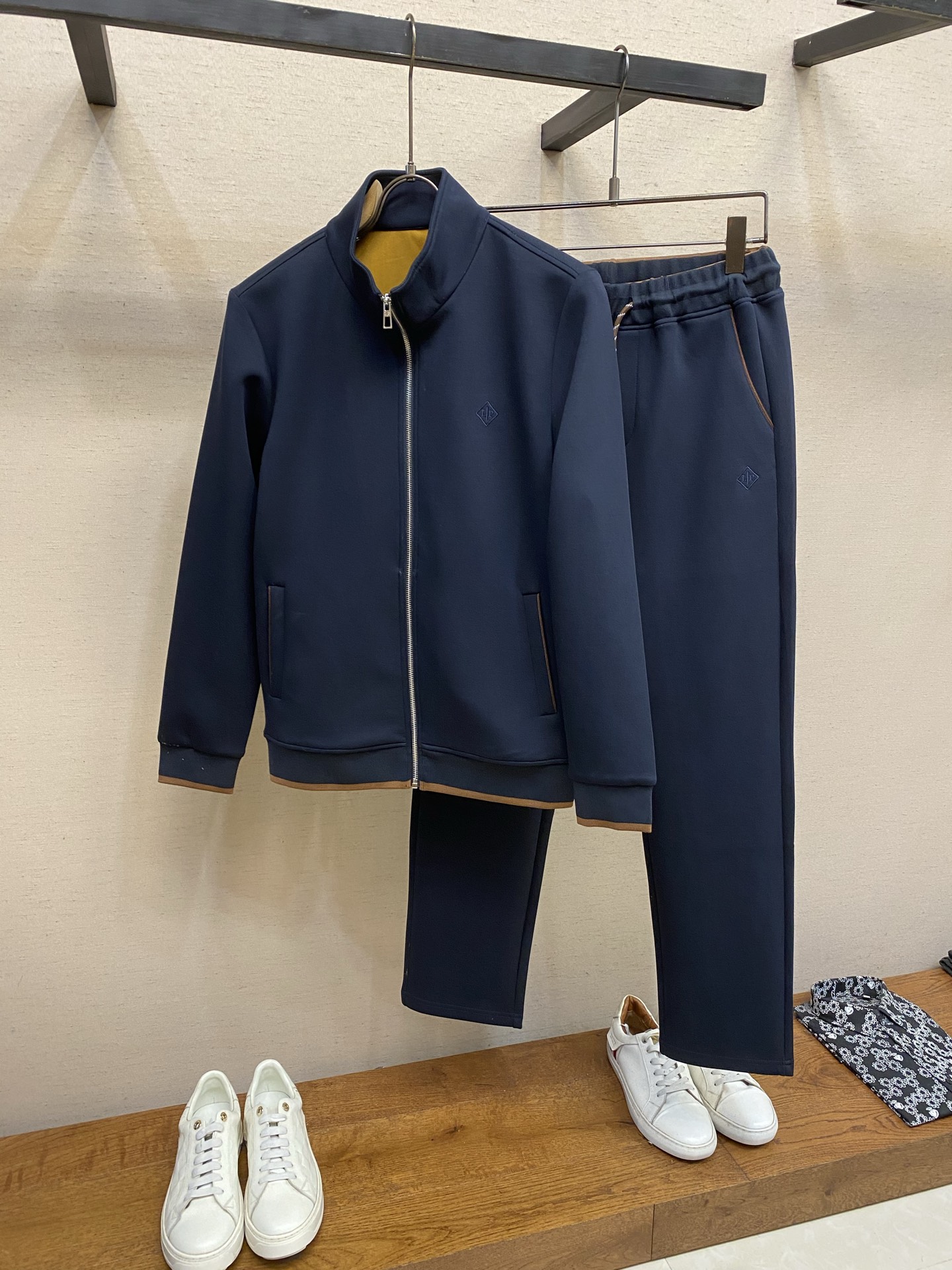 （一套出售，不拆卖）⚠️🌟🌟Loro piana 时尚长袖立领外套套装，，， 臻选高端弹力纯棉棉面料，手感软糯！质感细腻