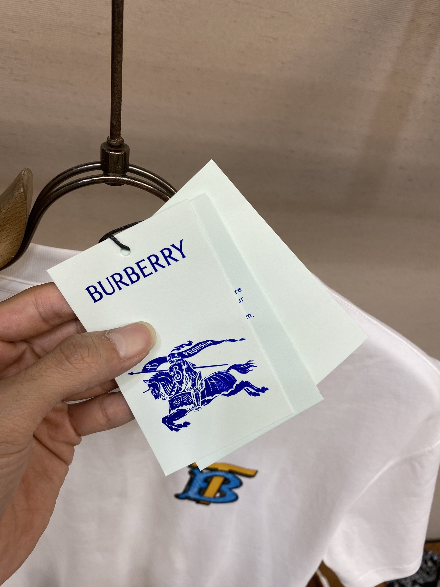 🌟🌟,,BBR马卡龙彩色TB标识短袖T恤✨ 极简白色基底碰撞撞色马卡龙TB专属印花,复古肌理纹路印花工艺,层次质感直接拉 🌟🌟,,BBR马卡龙彩色TB标识短袖T恤✨ 极简白色基底碰撞撞色马卡龙TB专属印花,复古肌理纹路印花工艺,层次质感直接拉
