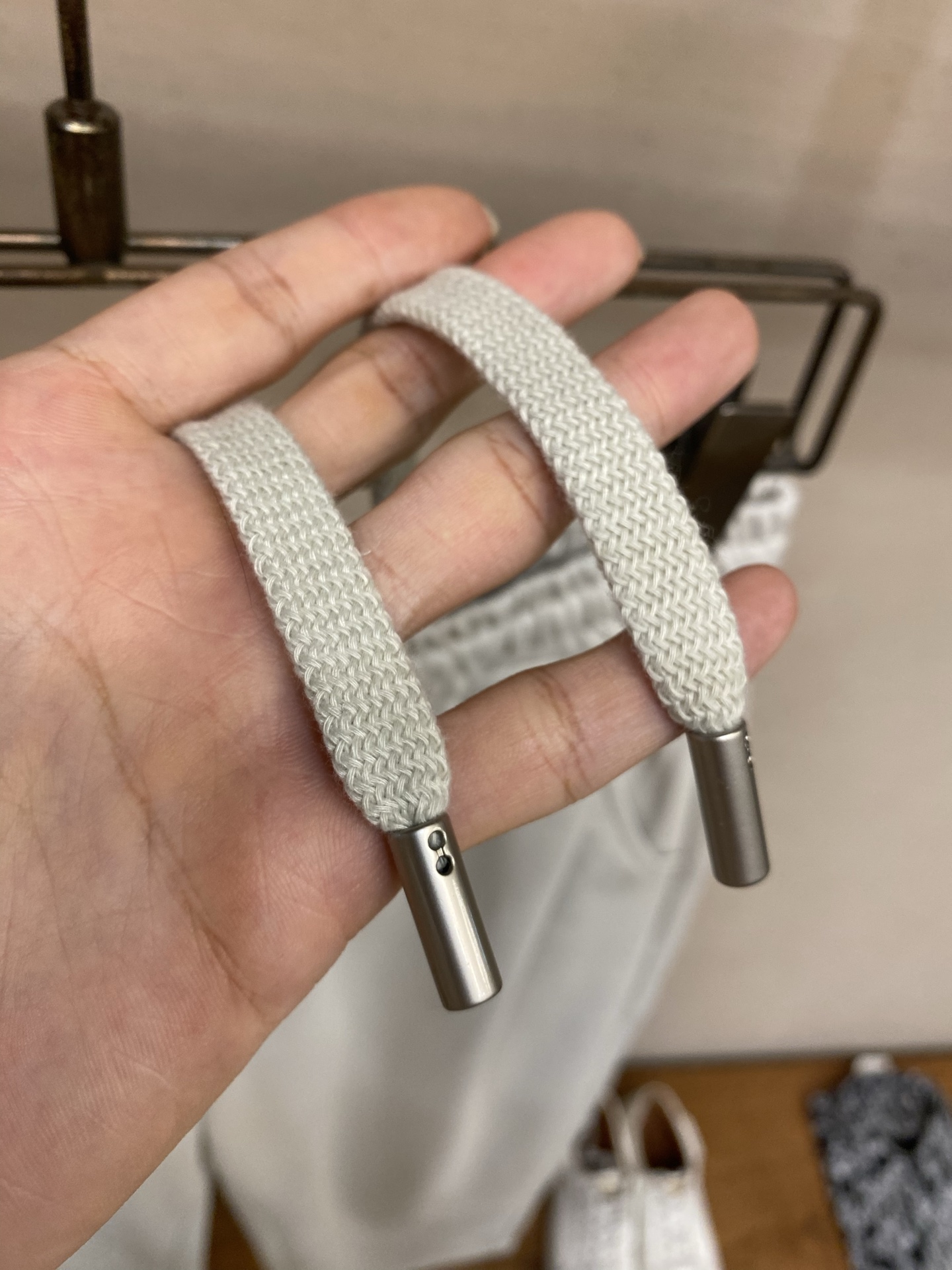 🌟🌟,,Dior 小迪CD 47织标米白直筒阔腿卫裤 年度刚需神裤,高级米杏色调,自带柔和滤镜,不挑上衣百搭万能。 精选 🌟🌟,,Dior 小迪CD 47织标米白直筒阔腿卫裤 年度刚需神裤,高级米杏色调,自带柔和滤镜,不挑上衣百搭万能。 精选