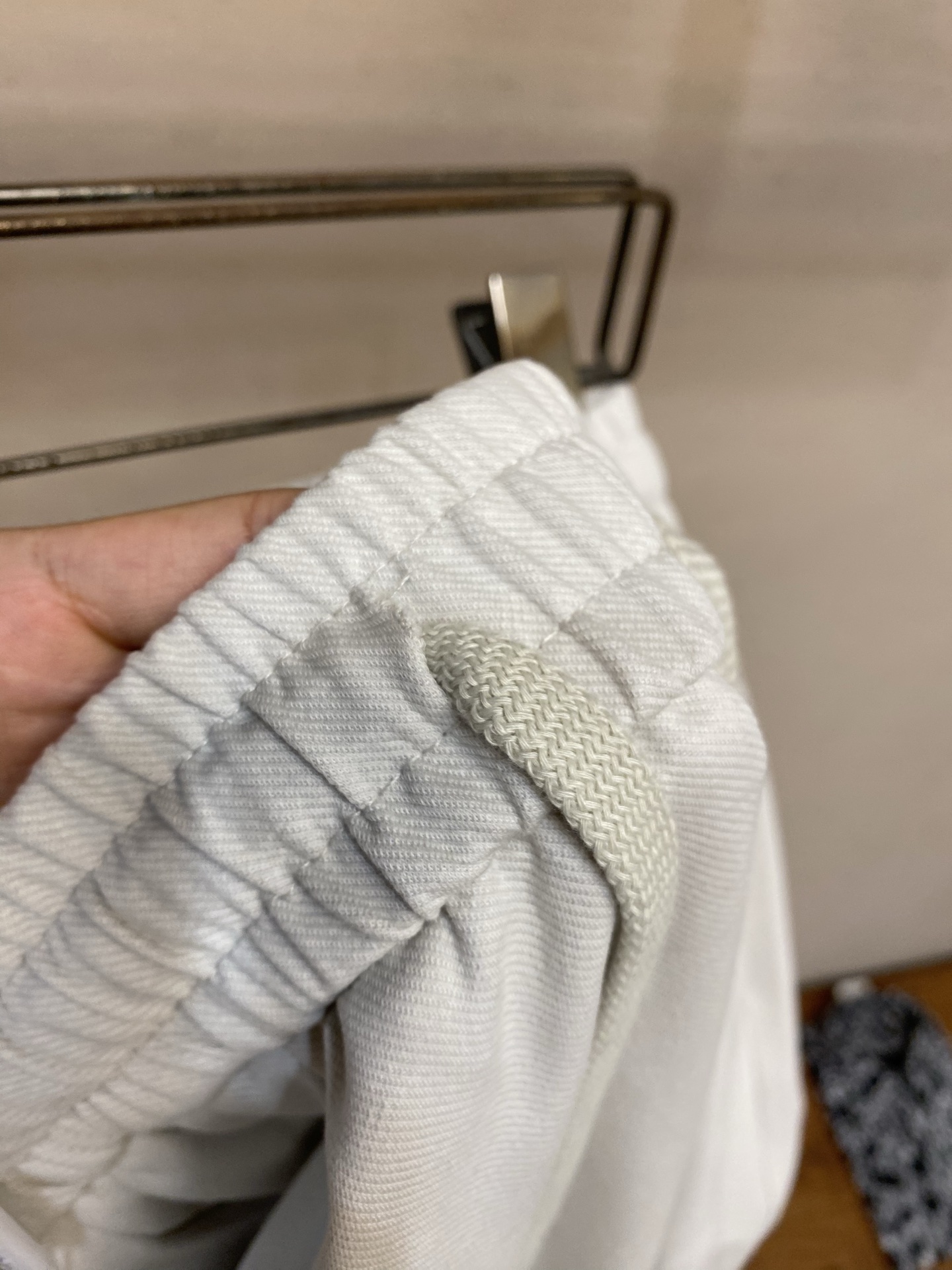🌟🌟,,Dior 小迪CD 47织标米白直筒阔腿卫裤 年度刚需神裤,高级米杏色调,自带柔和滤镜,不挑上衣百搭万能。 精选 🌟🌟,,Dior 小迪CD 47织标米白直筒阔腿卫裤 年度刚需神裤,高级米杏色调,自带柔和滤镜,不挑上衣百搭万能。 精选