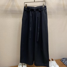 🌟🌟,,Loewe 黑武士宽松直筒裤|氛围感神裤登场 极简纯黑基调,松弛阔腿立体剪裁,不挑身材包容所有腿型。 腰部半松紧 🌟🌟,,Loewe 黑武士宽松直筒裤|氛围感神裤登场 极简纯黑基调,松弛阔腿立体剪裁,不挑身材包容所有腿型。 腰部半松紧