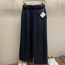 🌟🌟,,Loewe 黑武士宽松直筒裤|氛围感神裤登场 极简纯黑基调,松弛阔腿立体剪裁,不挑身材包容所有腿型。 腰部半松紧 🌟🌟,,Loewe 黑武士宽松直筒裤|氛围感神裤登场 极简纯黑基调,松弛阔腿立体剪裁,不挑身材包容所有腿型。 腰部半松紧