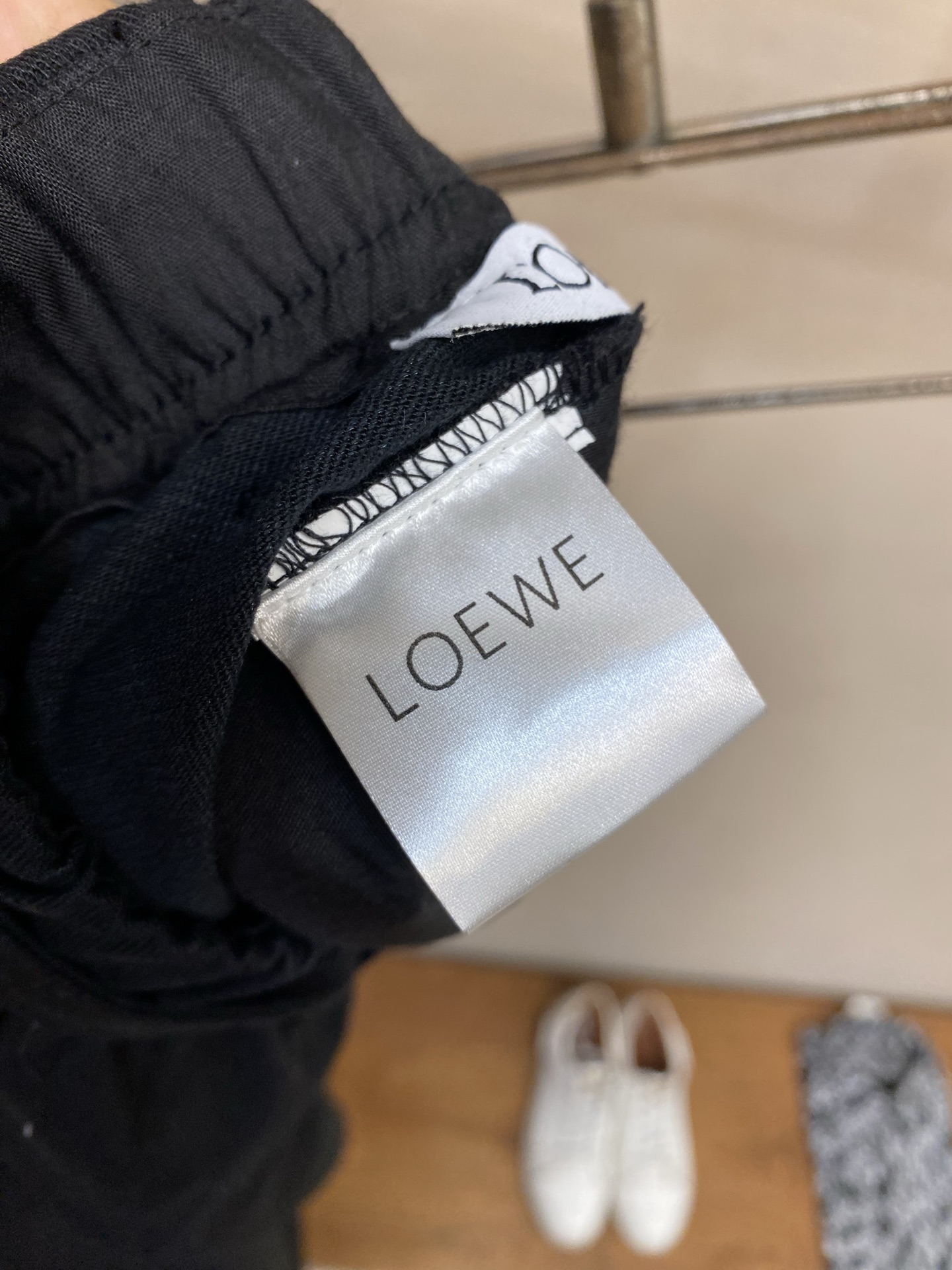 🌟🌟,,Loewe 黑武士宽松直筒裤|氛围感神裤登场 极简纯黑基调,松弛阔腿立体剪裁,不挑身材包容所有腿型。 腰部半松紧 🌟🌟,,Loewe 黑武士宽松直筒裤|氛围感神裤登场 极简纯黑基调,松弛阔腿立体剪裁,不挑身材包容所有腿型。 腰部半松紧