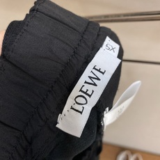 🌟🌟,,Loewe 黑武士宽松直筒裤|氛围感神裤登场 极简纯黑基调,松弛阔腿立体剪裁,不挑身材包容所有腿型。 腰部半松紧 🌟🌟,,Loewe 黑武士宽松直筒裤|氛围感神裤登场 极简纯黑基调,松弛阔腿立体剪裁,不挑身材包容所有腿型。 腰部半松紧